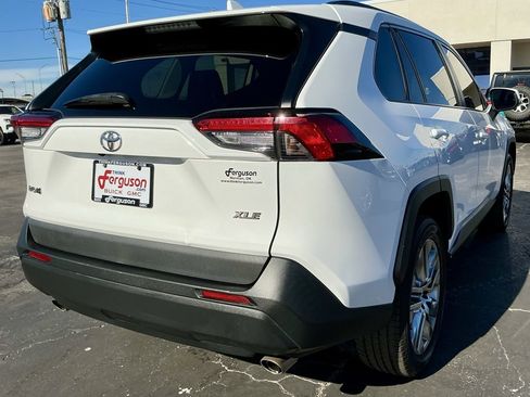 Used 2020 Toyota RAV4 XLE Premium image 19