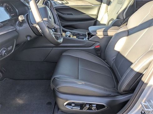 New 2025 Jeep Grand Cherokee Overland image 13