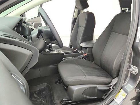 Used 2017 Ford Focus SE image 18