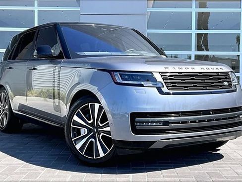 Used 2023 Land Rover Range Rover SE AWD/4WD image 3