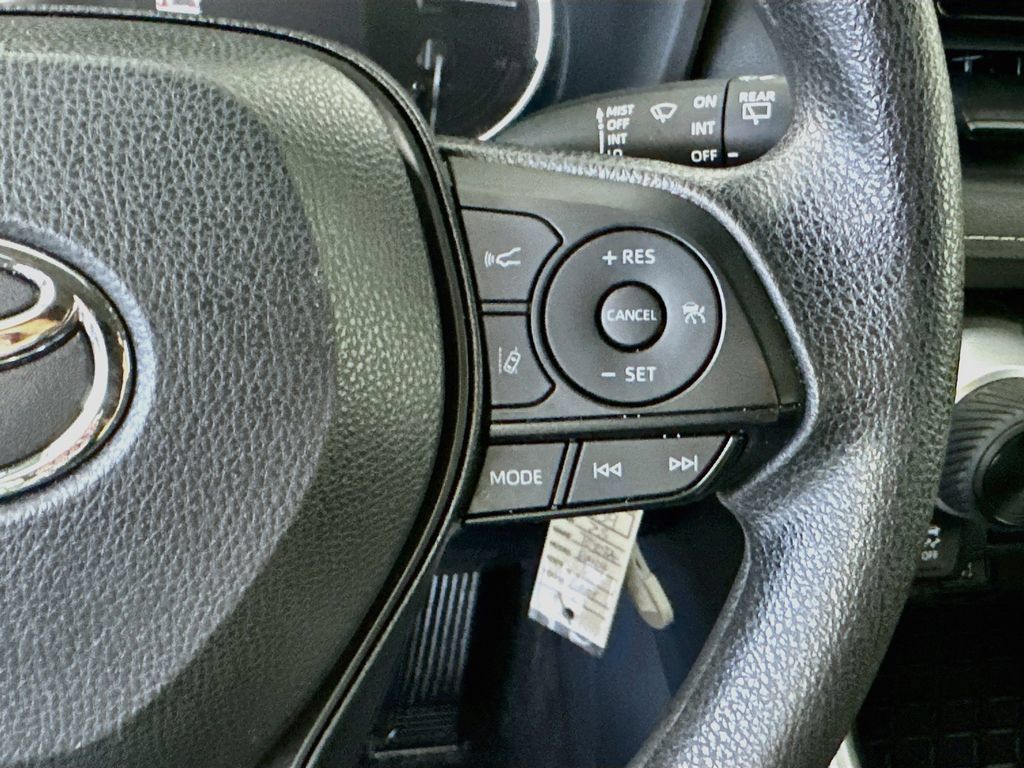 Used 2025 Toyota RAV4 LE AWD/4WD image 23