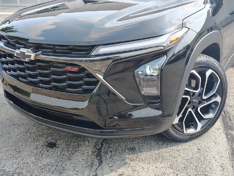 Certified 2024 Chevrolet Trax RS FWD image 2