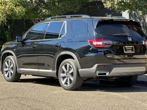 Used 2024 Honda Pilot Touring image 3