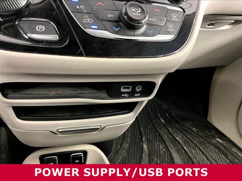Used 2018 Chrysler Pacifica Touring-L FWD image 15