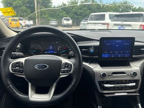 Used 2021 Ford Explorer XLT w/ Equipment Group 202A RWD image 7