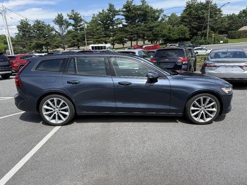 Used 2020 Volvo V60 T5 Momentum FWD image 5
