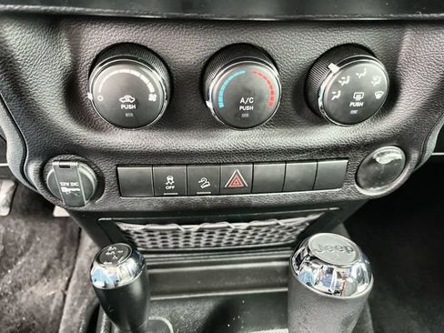 Used 2018 Jeep Wrangler Sport AWD/4WD image 18