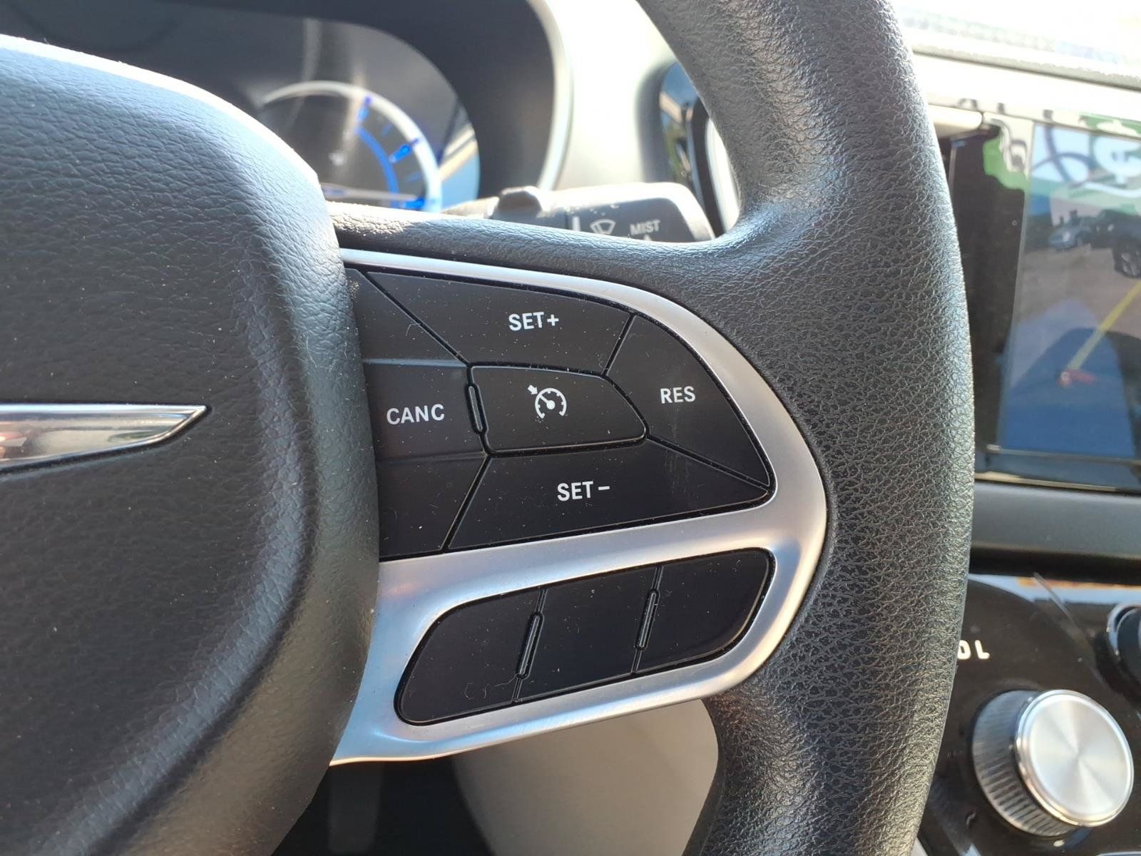 Used 2018 Chrysler Pacifica Touring Plus FWD image 11