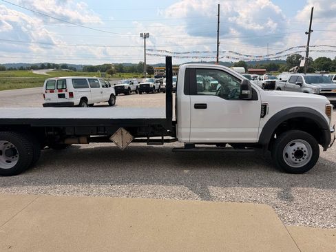 Used 2019 Ford F550 2WD Regular Cab Super Duty image 2