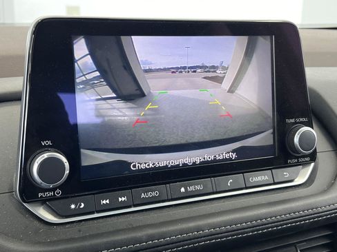 Used 2023 Nissan Rogue SV image 8