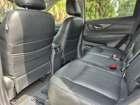 Used 2018 Nissan Rogue SV w/ Premium Package FWD image 20