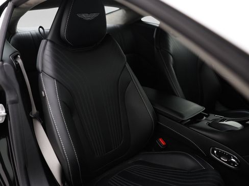 Used 2018 Aston Martin DB11 V12 RWD image 19