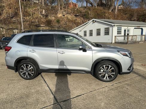 Used 2024 Subaru Forester Limited AWD/4WD image 3