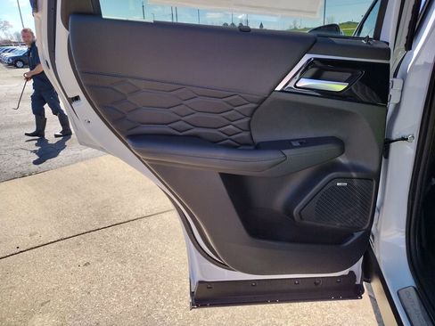 New 2026 Mitsubishi Outlander SEL AWD/4WD image 33