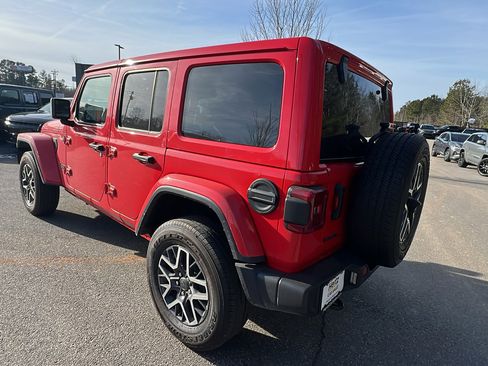 Used 2025 Jeep Wrangler Sahara image 10