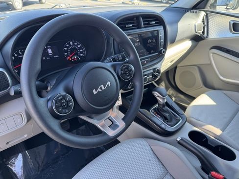 Used 2022 Kia Soul LX image 15
