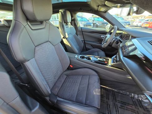 Used 2024 Audi e-tron GT Premium Plus image 12