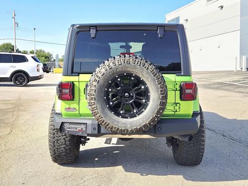 Used 2018 Jeep Wrangler Unlimited Sahara w/ Safety Group AWD/4WD image 4