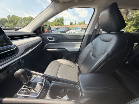 Used 2022 Jeep Compass Latitude AWD/4WD image 24