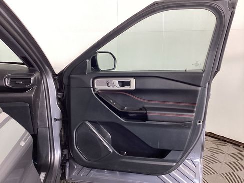 Used 2023 Ford Explorer ST-Line w/ Class IV Trailer Tow Package AWD/4WD image 8