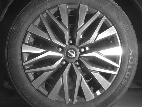 Used 2025 Nissan Altima 2.5 SV FWD image 14