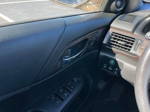 Used 2017 Honda Accord Touring image 24