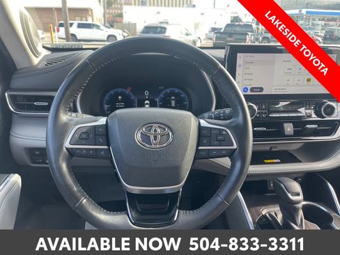 Used 2023 Toyota Highlander Limited FWD image 22