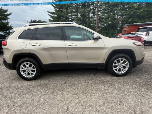 Used 2015 Jeep Cherokee Latitude w/ Cold Weather Group AWD/4WD image 4