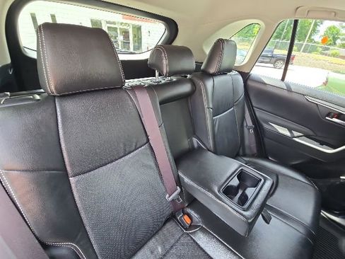Used 2019 Toyota RAV4 XLE w/ Convenience Package FWD image 16
