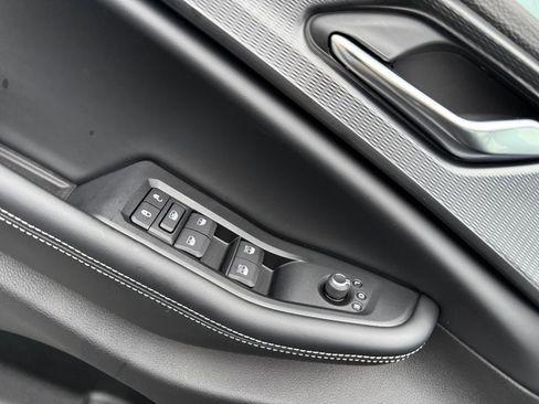 New 2025 Jeep Grand Cherokee Altitude image 11