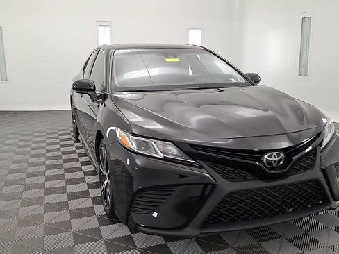 Used 2019 Toyota Camry SE image 7