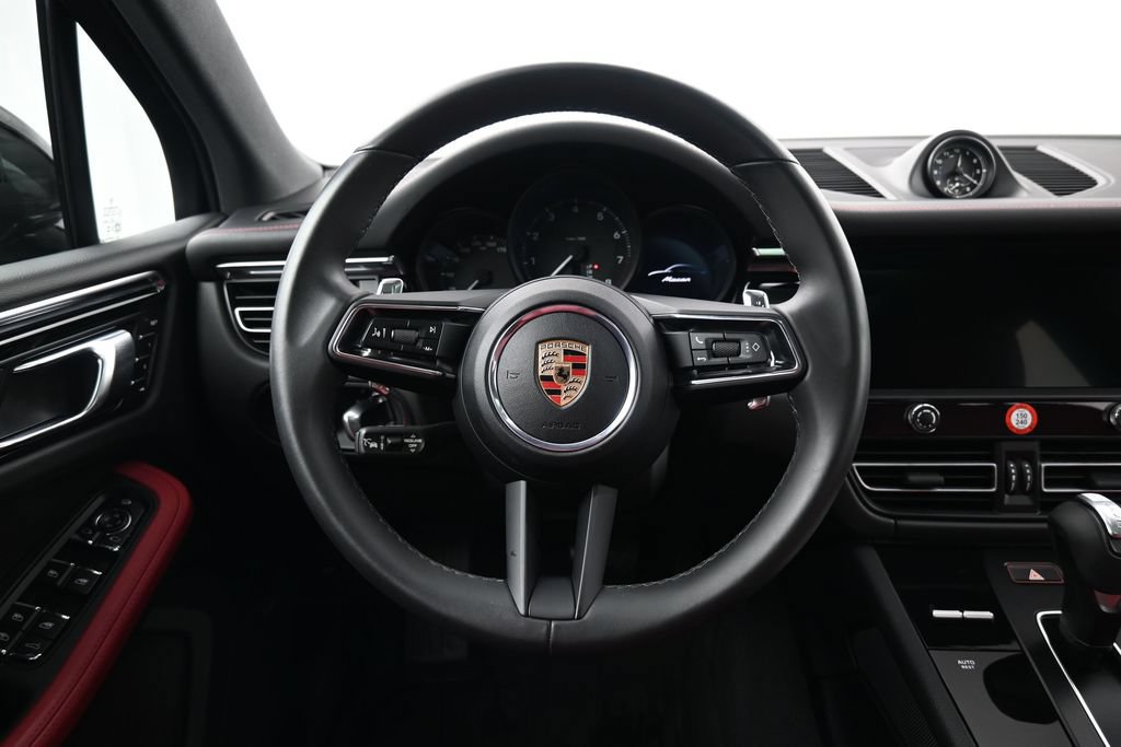 Certified 2025 Porsche Macan AWD/4WD image 13