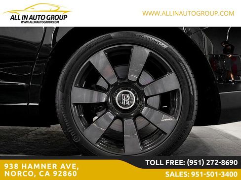 Used 2022 Rolls-Royce Cullinan w/ Dark Exterior Package image 45