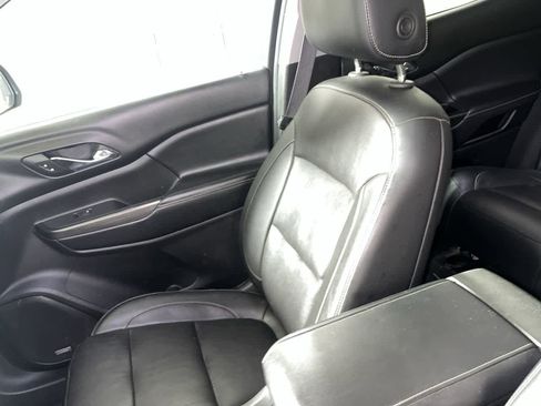 Used 2017 GMC Acadia SLT image 28