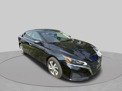 Used 2024 Nissan Altima 2.5 S FWD image 6