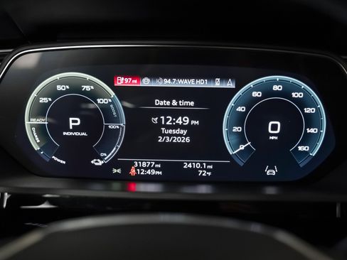 Used 2024 Audi Q8 e-tron Premium Plus w/ Premium Plus Package image 16