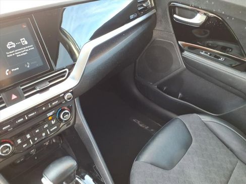 Used 2022 Kia Niro EX image 26