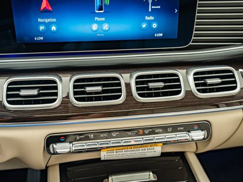 New 2026 Mercedes-Benz GLS 450 4MATIC image 37