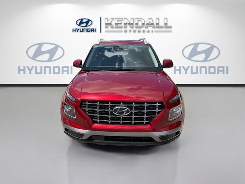 Used 2024 Hyundai Venue Limited FWD image 2