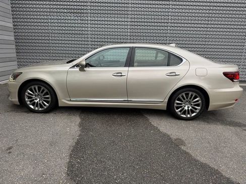 Used 2014 Lexus LS 460 AWD w/ Comfort Package image 3