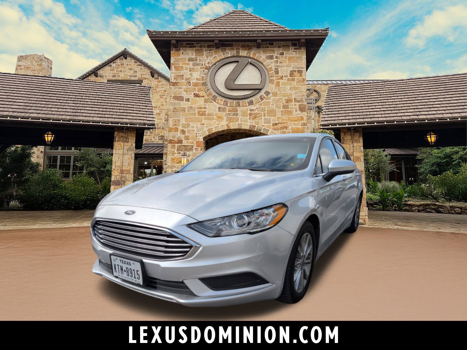 Used 2017 Ford Fusion SE w/ Fusion SE Technology Package FWD image 1