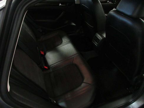 Used 2014 Volkswagen Passat TDI SEL Premium image 18