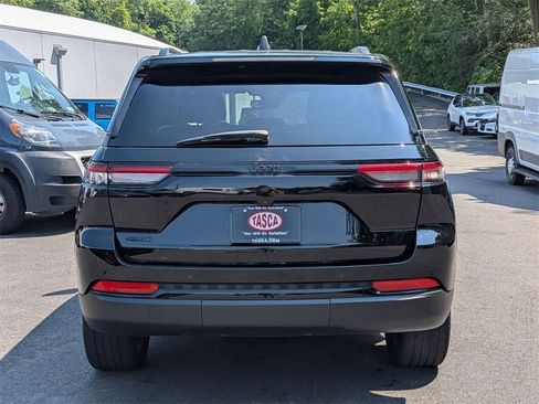 Certified 2023 Jeep Grand Cherokee Altitude image 4
