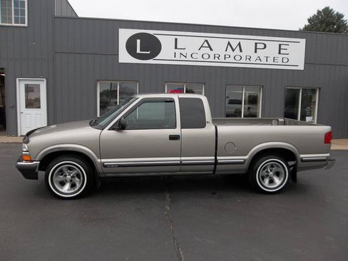 Used 1998 Chevrolet S10 Pickup LS w/ Preferred Equipment Group RWD image 1