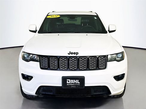 Used 2021 Jeep Grand Cherokee Laredo X AWD/4WD image 3