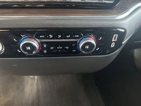 Used 2024 GMC Sierra 1500 SLT image 31