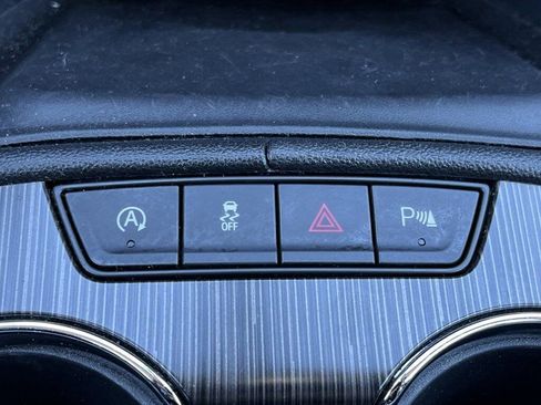 Used 2023 GMC Acadia SLT image 7