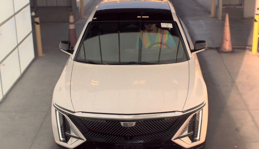 Used 2024 Cadillac Lyriq Luxury RWD image 3