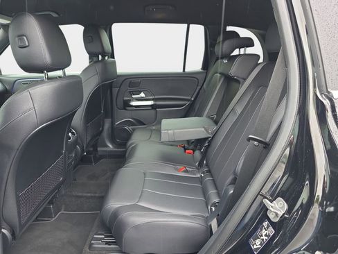 Used 2025 Mercedes-Benz GLB 250 4MATIC image 17