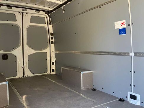 Used 2025 Mercedes-Benz Sprinter 2500 image 17
